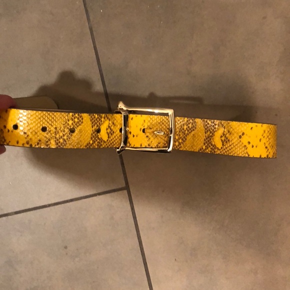 Topshop yellow snakeskin belt. Size S/M - Picture 2 of 2